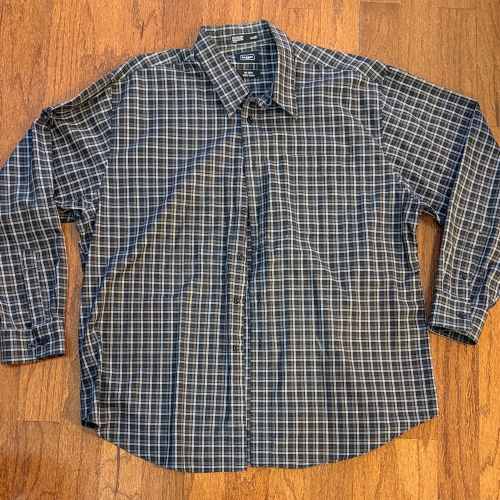 Haggar Men's Dark Plaid Button-Down Shirt